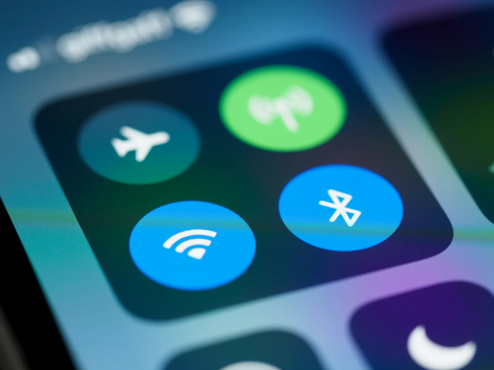 Écran de smartphone affichant les commandes Wi-Fi et Bluetooth